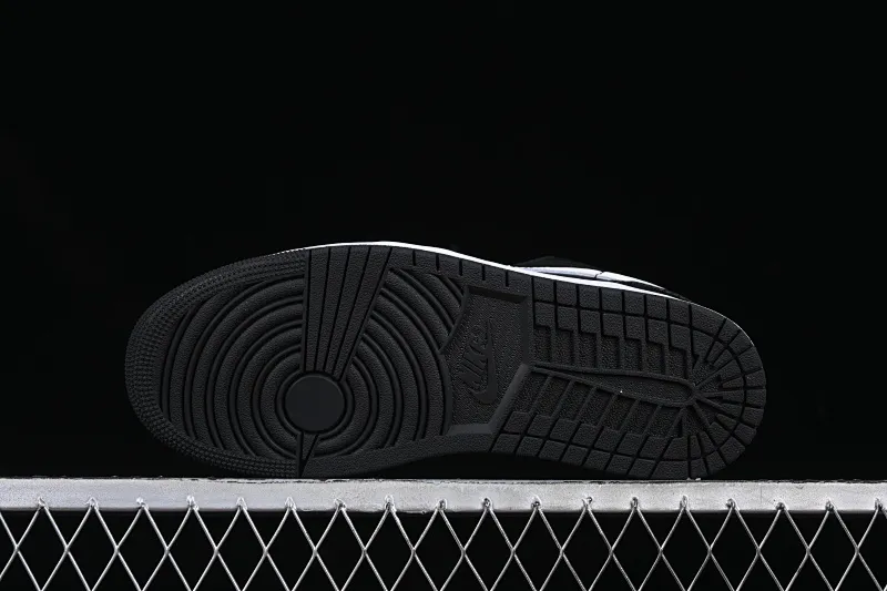 All categories Air Jordan Jordan series basketball shoes Air Jordan 1 Low G version pure original Air Jordan 1 Low AJ1 Joe 1 black and white low-top retro basketball shoes 553558-043